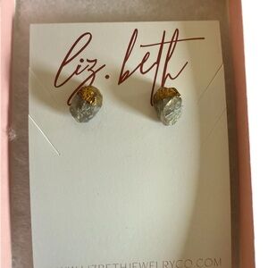 NIB Raw labradorite Stone Stud Crystal Earrings